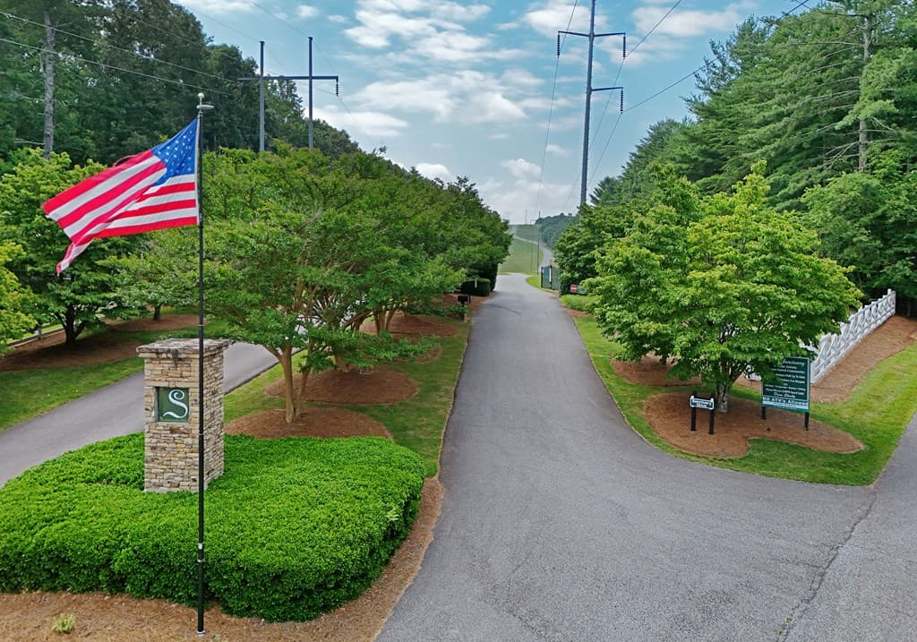 135 W Longview Drive, Blairsville GA 30512 - Photo