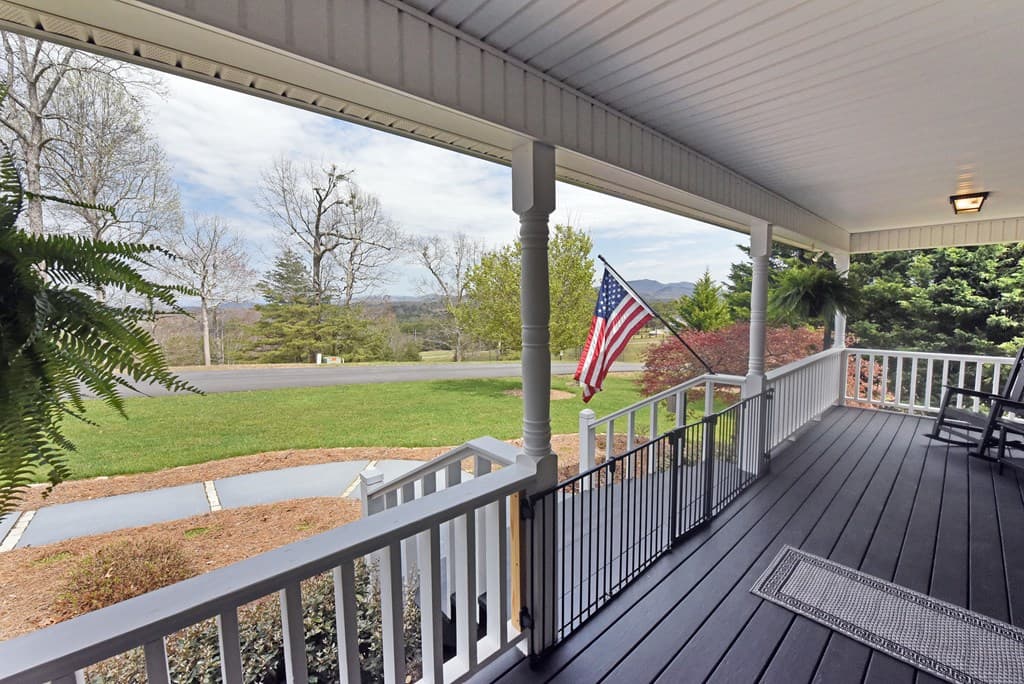 135 W Longview Drive, Blairsville GA 30512 - Photo