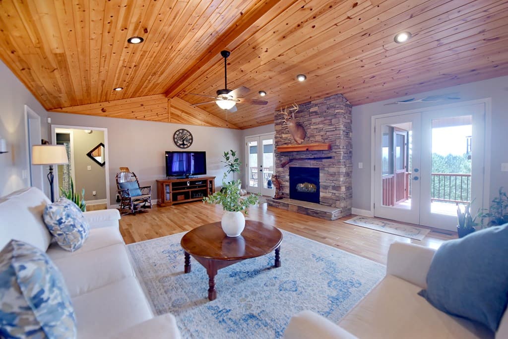 135 W Longview Drive, Blairsville GA 30512 - Photo