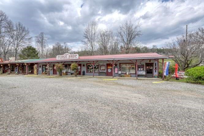 50 Pappys Plaza, Blairsville GA 30512 - Photo