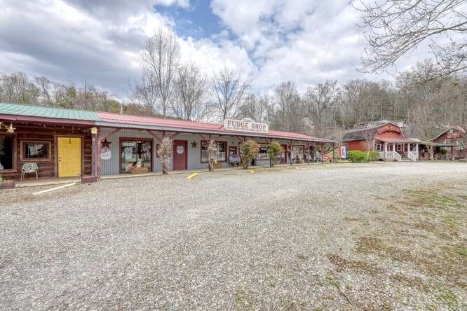 50 Pappys Plaza, Blairsville GA 30512 - Photo
