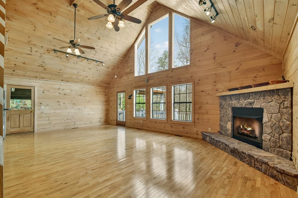 222 Mountain Hideaway Lane, Blue Ridge GA 30513 - Photo