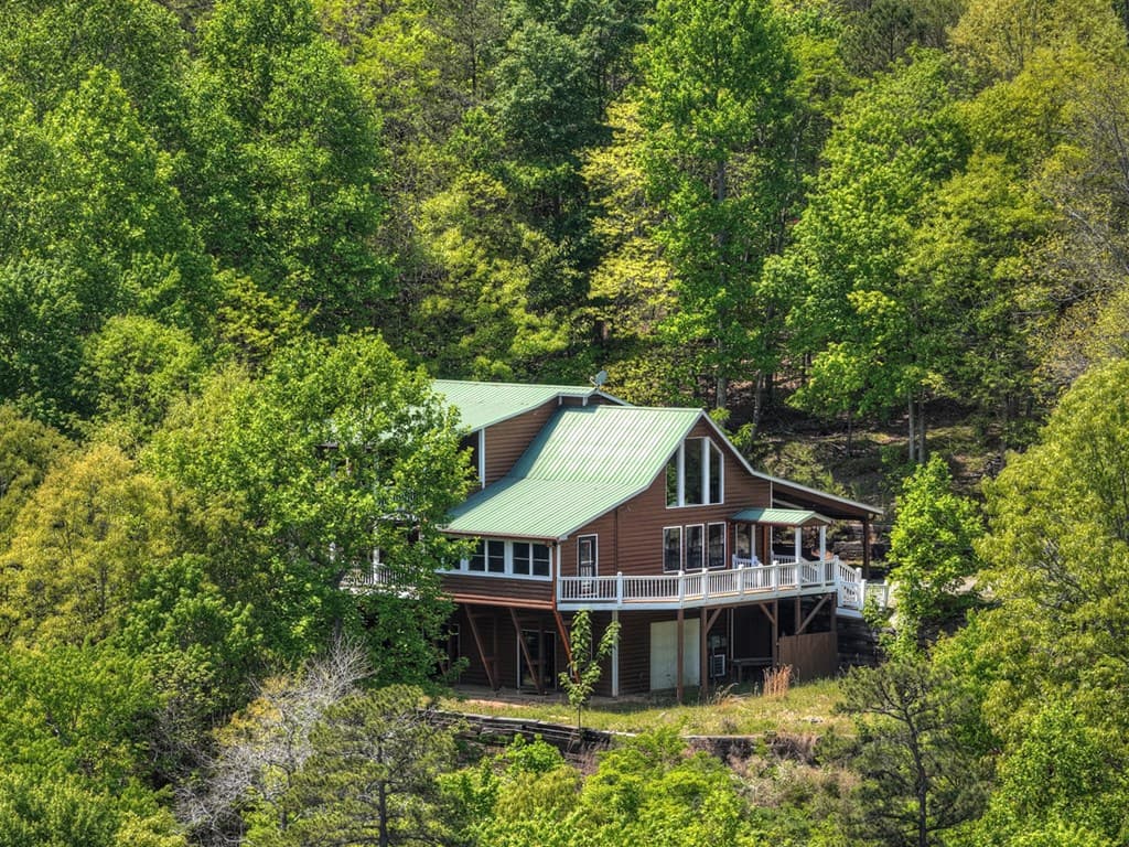 222 Mountain Hideaway Lane, Blue Ridge GA 30513 - Photo