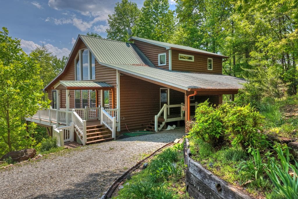 222 Mountain Hideaway Lane, Blue Ridge GA 30513 - Primary photo