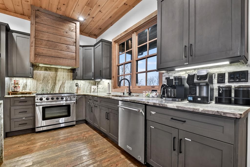 472 Overlook Drive, Blue Ridge GA 30513 - Photo