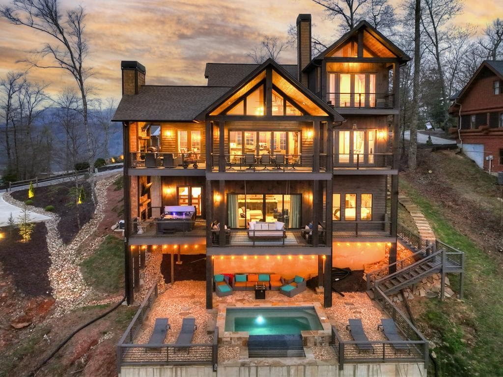 472 Overlook Drive, Blue Ridge GA 30513 - Primary photo