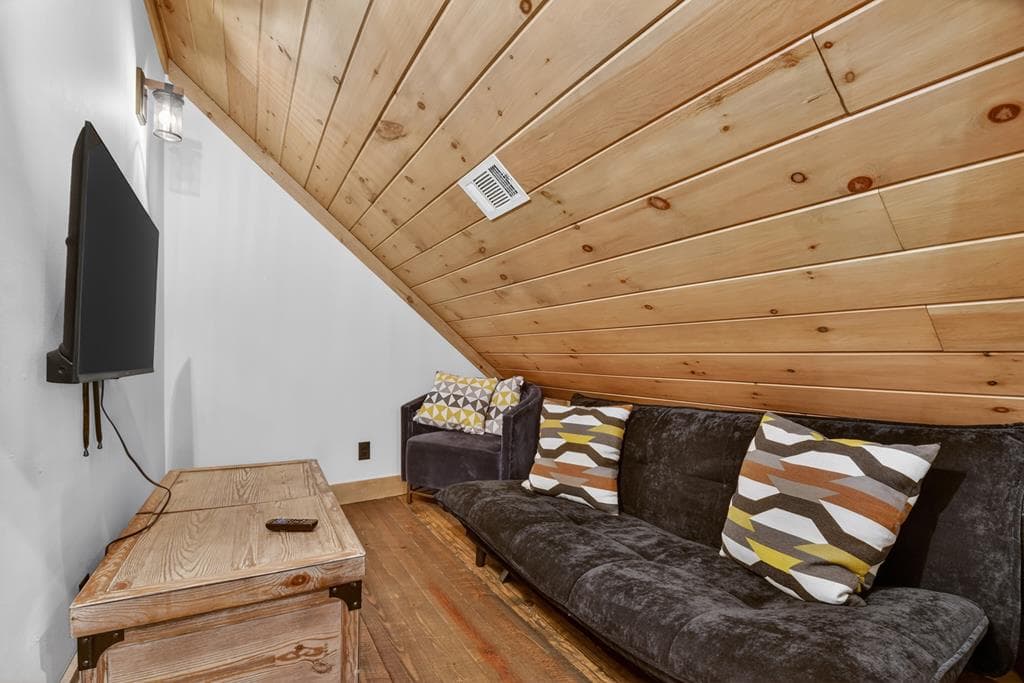 472 Overlook Drive, Blue Ridge GA 30513 - Photo