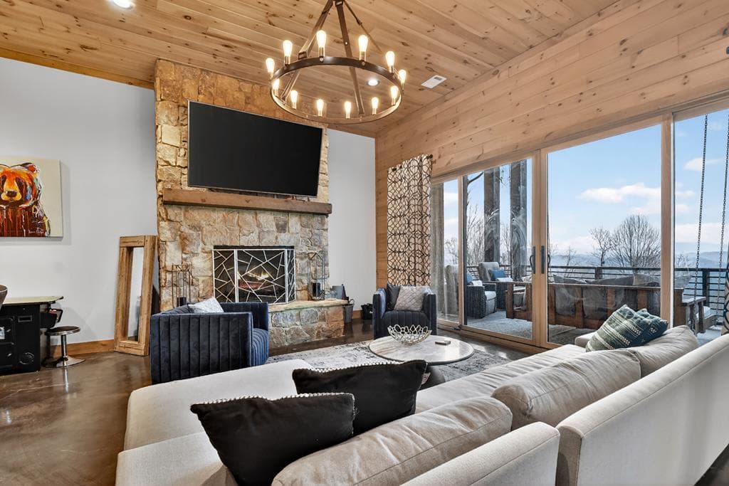 472 Overlook Drive, Blue Ridge GA 30513 - Photo