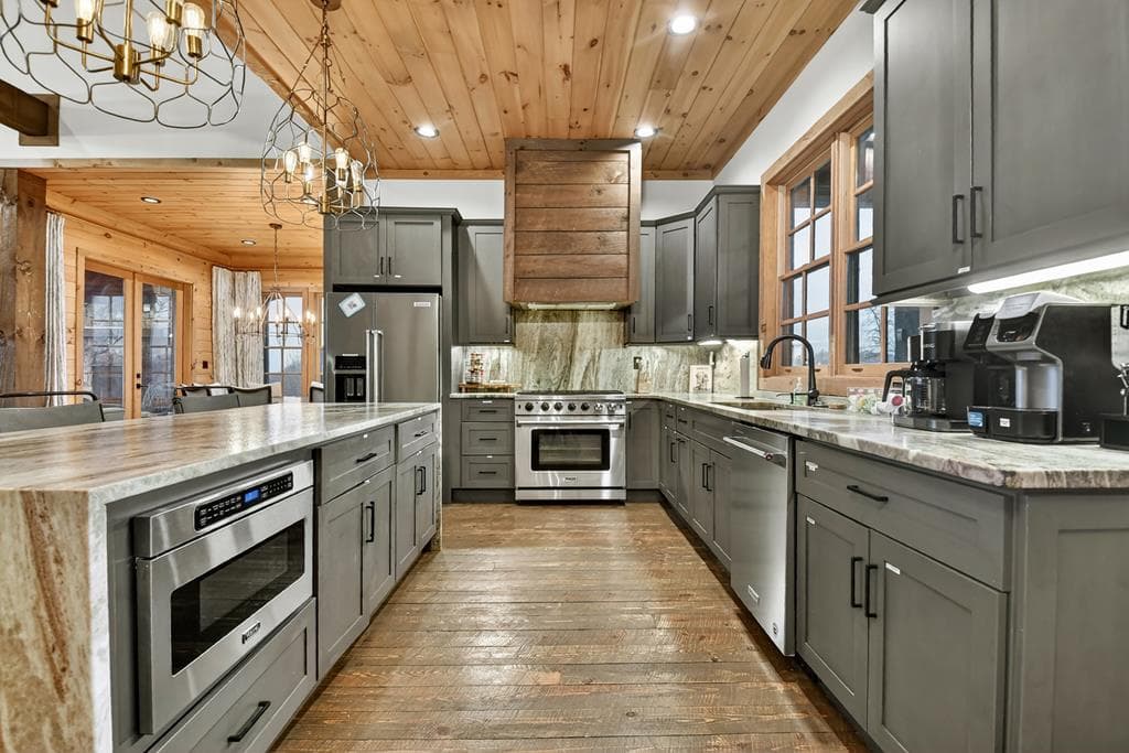 472 Overlook Drive, Blue Ridge GA 30513 - Photo