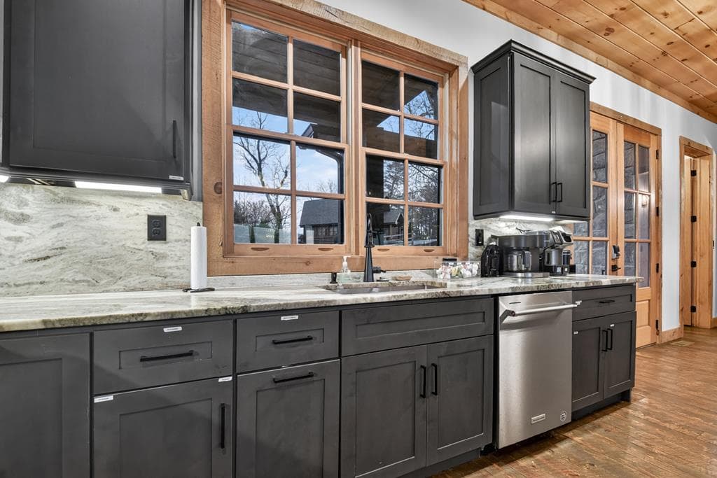 472 Overlook Drive, Blue Ridge GA 30513 - Photo