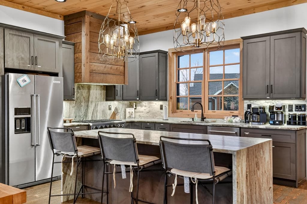 472 Overlook Drive, Blue Ridge GA 30513 - Photo