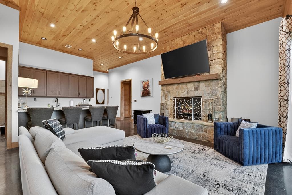 472 Overlook Drive, Blue Ridge GA 30513 - Photo