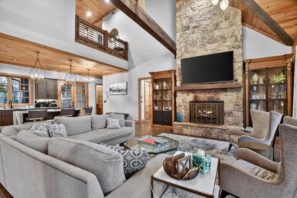 472 Overlook Drive, Blue Ridge GA 30513 - Photo