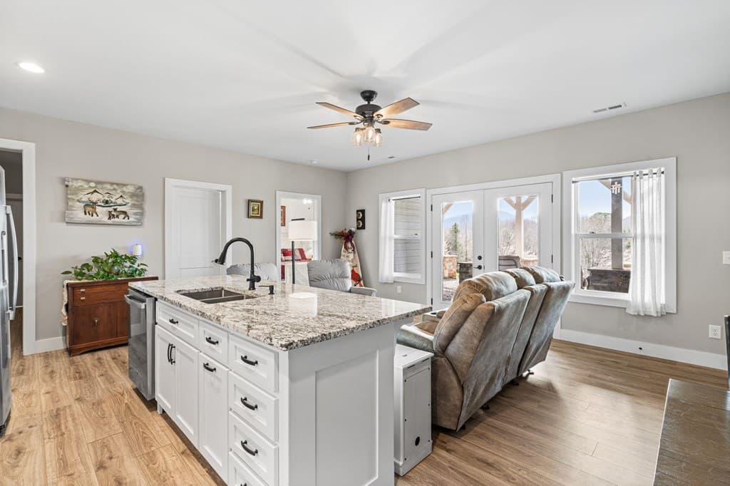 193 Mountain Harbour Drive, Hayesville NC 28904 - Photo