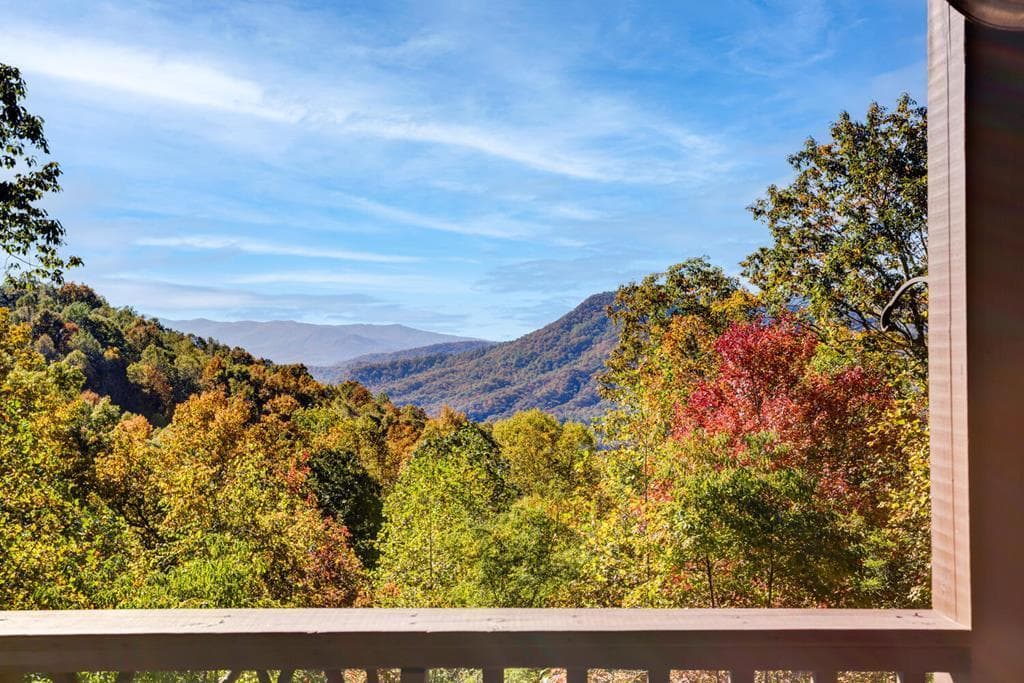 7031 Black Bear Trail, Hiawassee GA 30546 - Primary photo