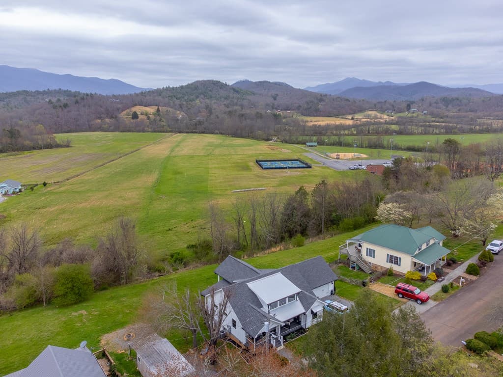 101 Mill Street, Hayesville NC 28904 - Photo