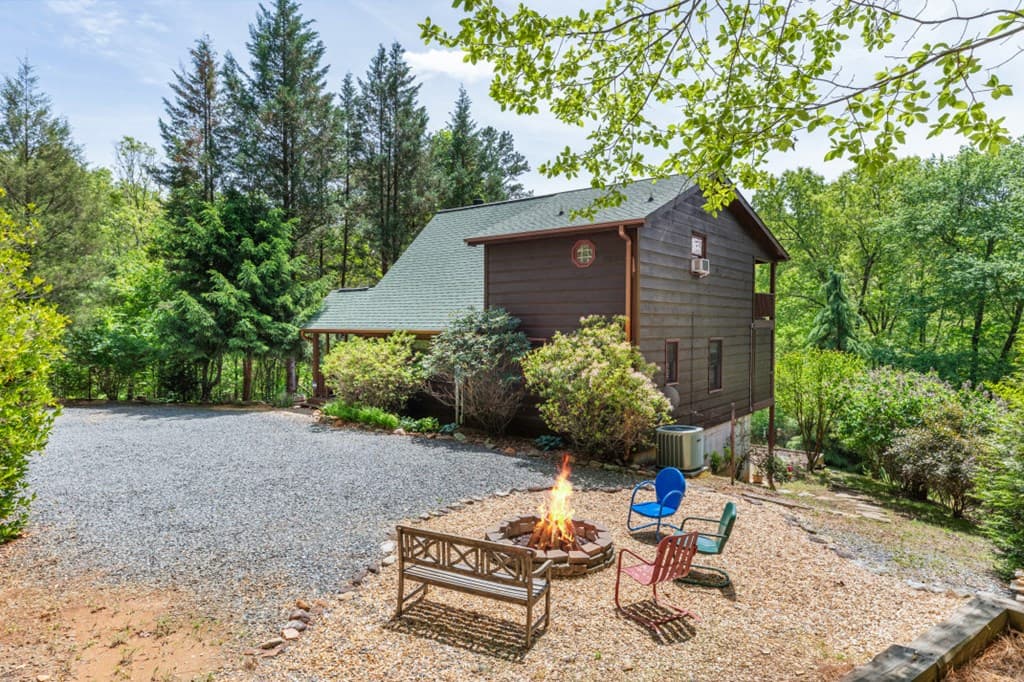 1204 Brookhaven Lane, Blue Ridge GA 30513 - Photo