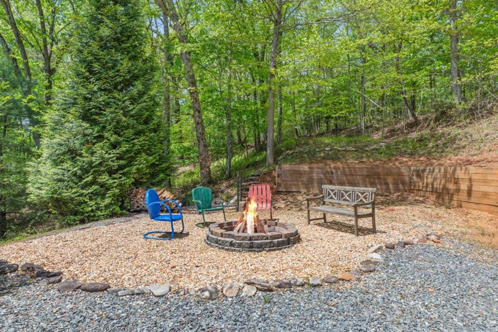 1204 Brookhaven Lane, Blue Ridge GA 30513 - Photo