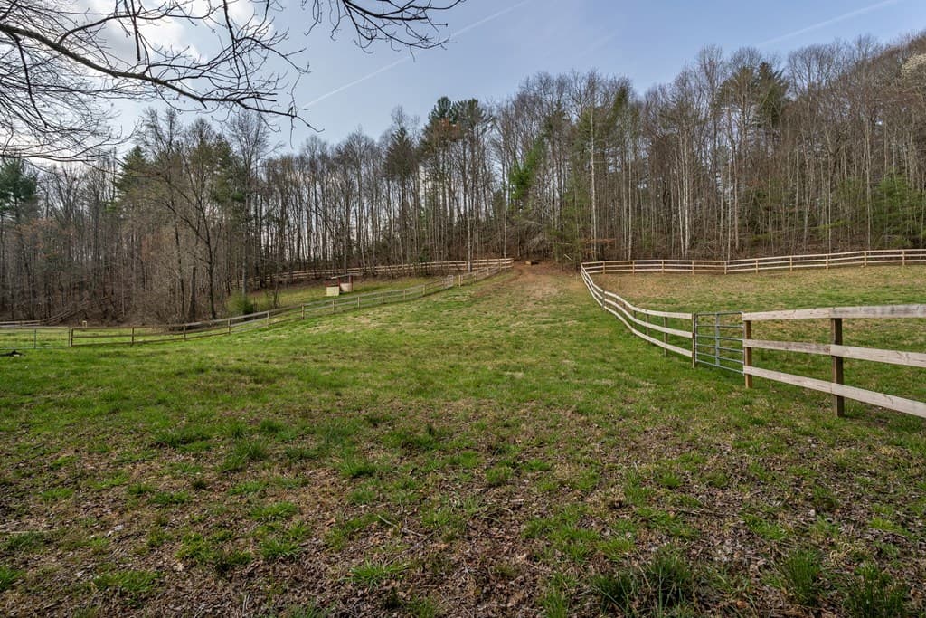 1132 Hells Hollow Road, Blue Ridge GA 30513 - Photo