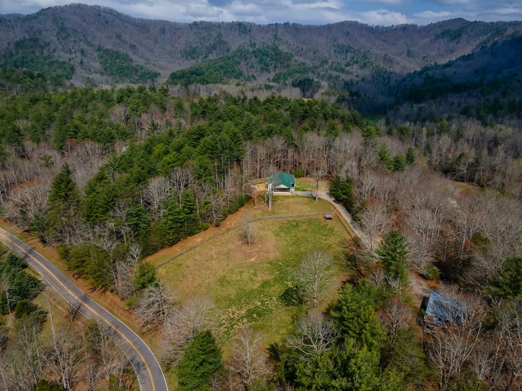 1132 Hells Hollow Road, Blue Ridge GA 30513 - Photo