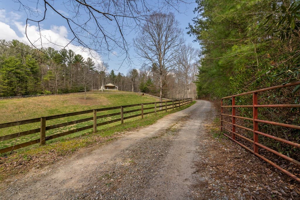 1132 Hells Hollow Road, Blue Ridge GA 30513 - Photo