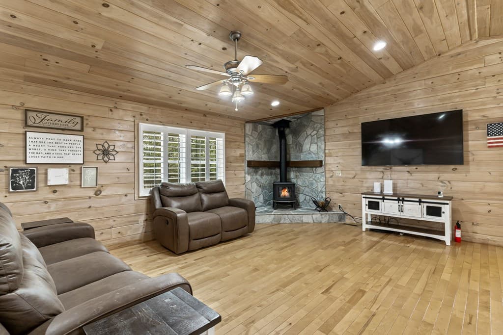 1132 Hells Hollow Road, Blue Ridge GA 30513 - Photo