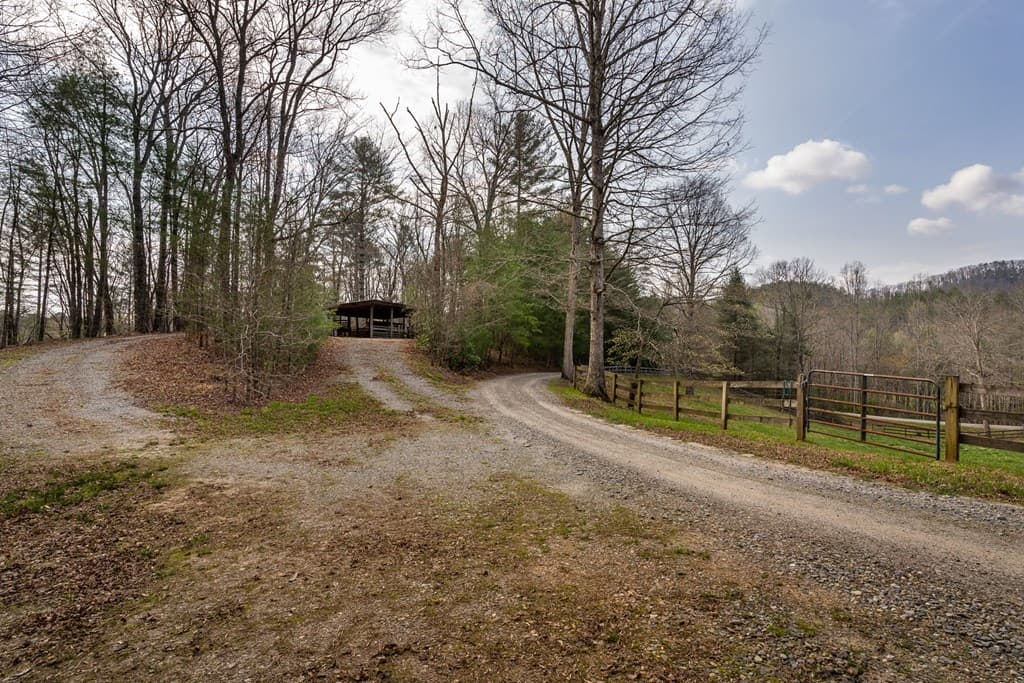 1132 Hells Hollow Road, Blue Ridge GA 30513 - Photo