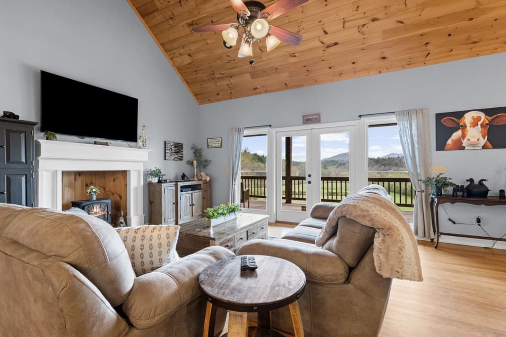 95 Hickory Avenue, Blue Ridge GA 30513 - Photo
