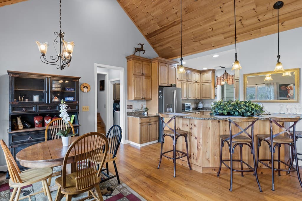 95 Hickory Avenue, Blue Ridge GA 30513 - Photo