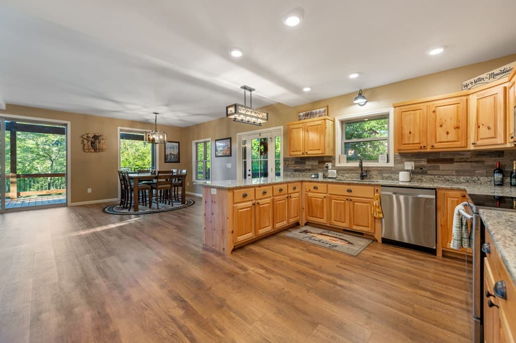 44 Lower Toccoa Hills, Blue Ridge GA 30513 - Photo