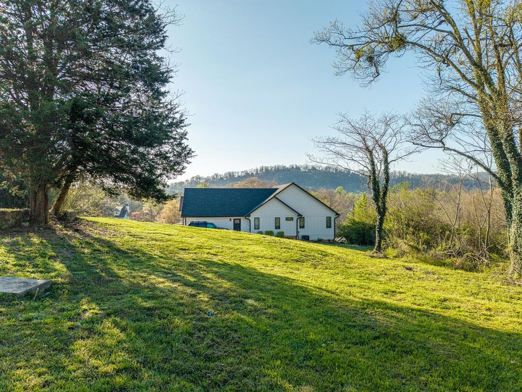 291 E Second Street, Blue Ridge GA 30513 - Photo