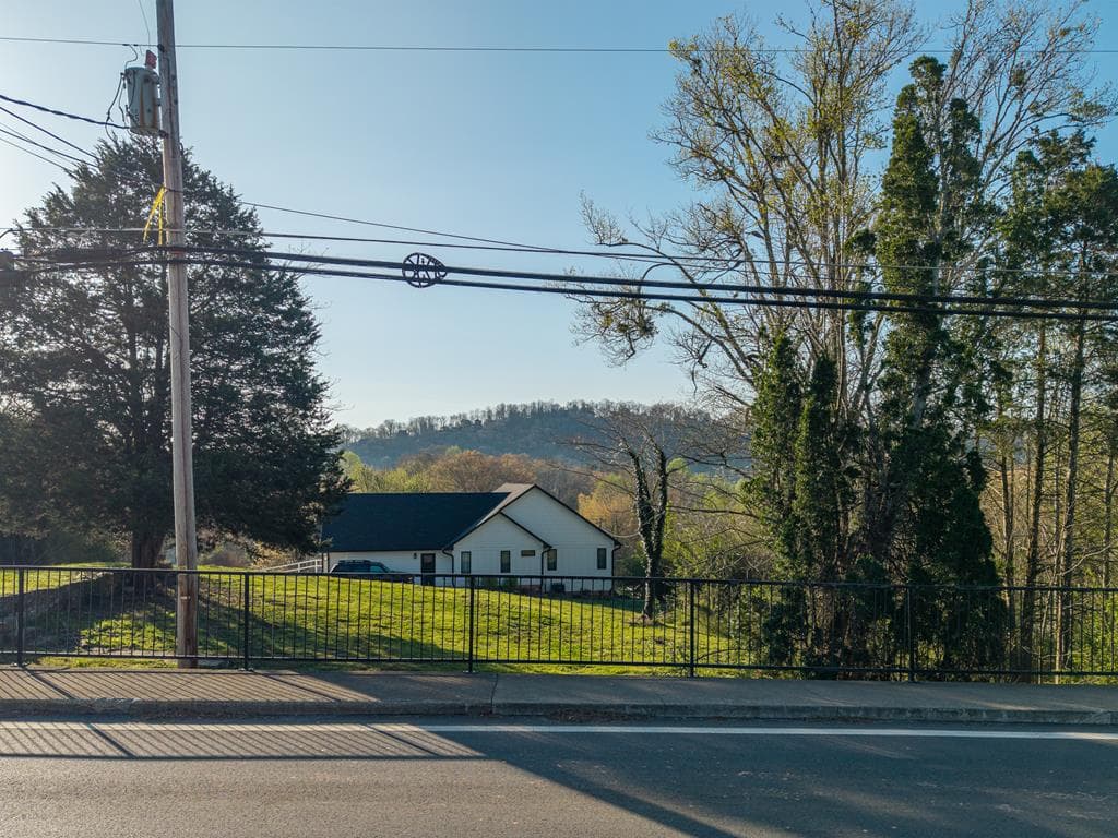 291 E Second Street, Blue Ridge GA 30513 - Photo