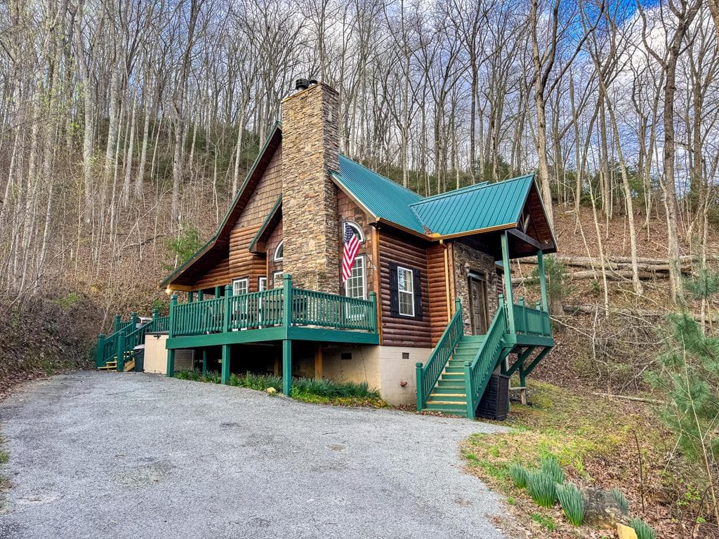 157 Frontier Drive, Hayesville NC 28904 - Primary photo