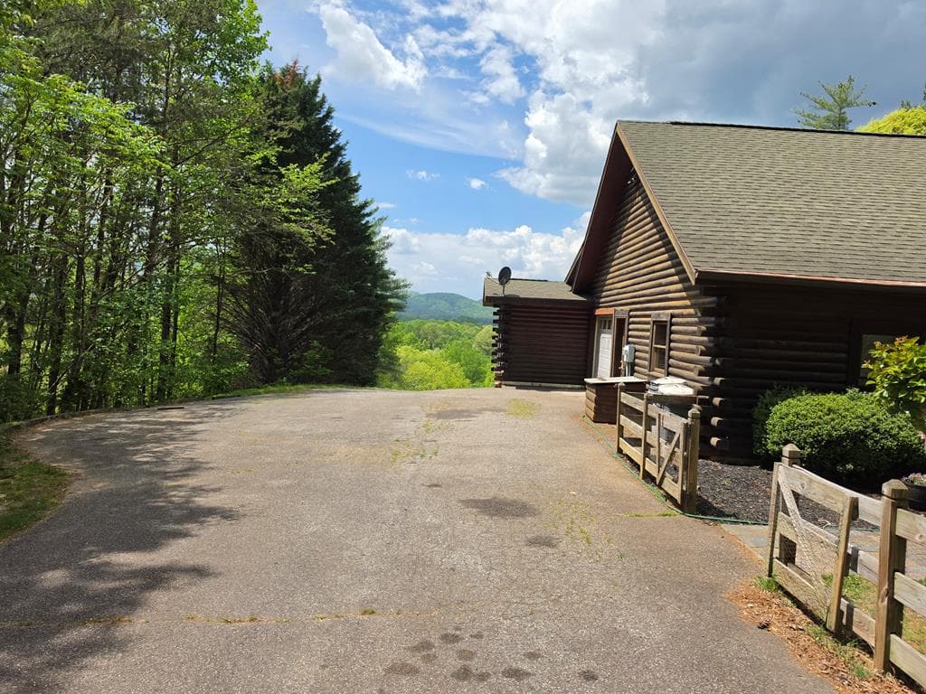 978 Ashley Lane, Young Harris GA 30582 - Photo