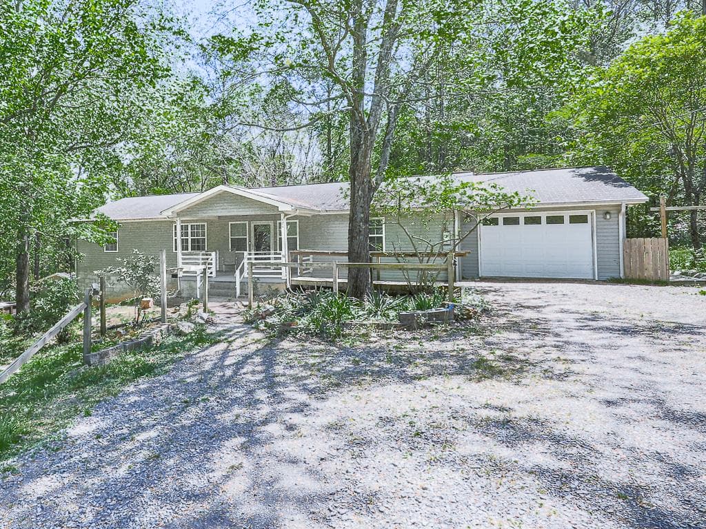 424 Shamrock Drive, Dalton GA 30721 - Primary photo