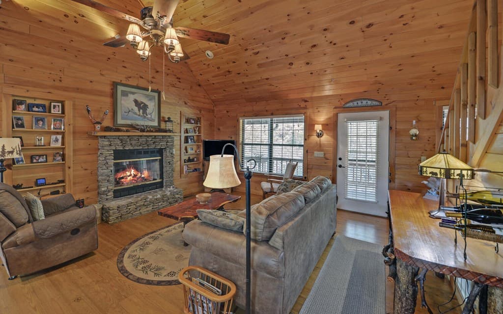 380 Bear Foot Drive, Blue Ridge GA 30513 - Photo