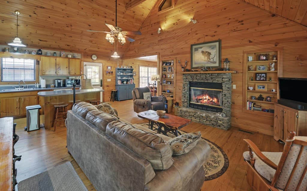 380 Bear Foot Drive, Blue Ridge GA 30513 - Photo