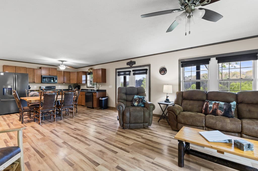 152 Cowboy Way, Mineral Bluff GA 30559 - Photo