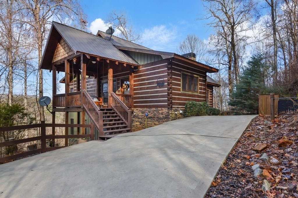 401 Dancing Leaves Trail, Blue Ridge GA 30513 - Primary photo