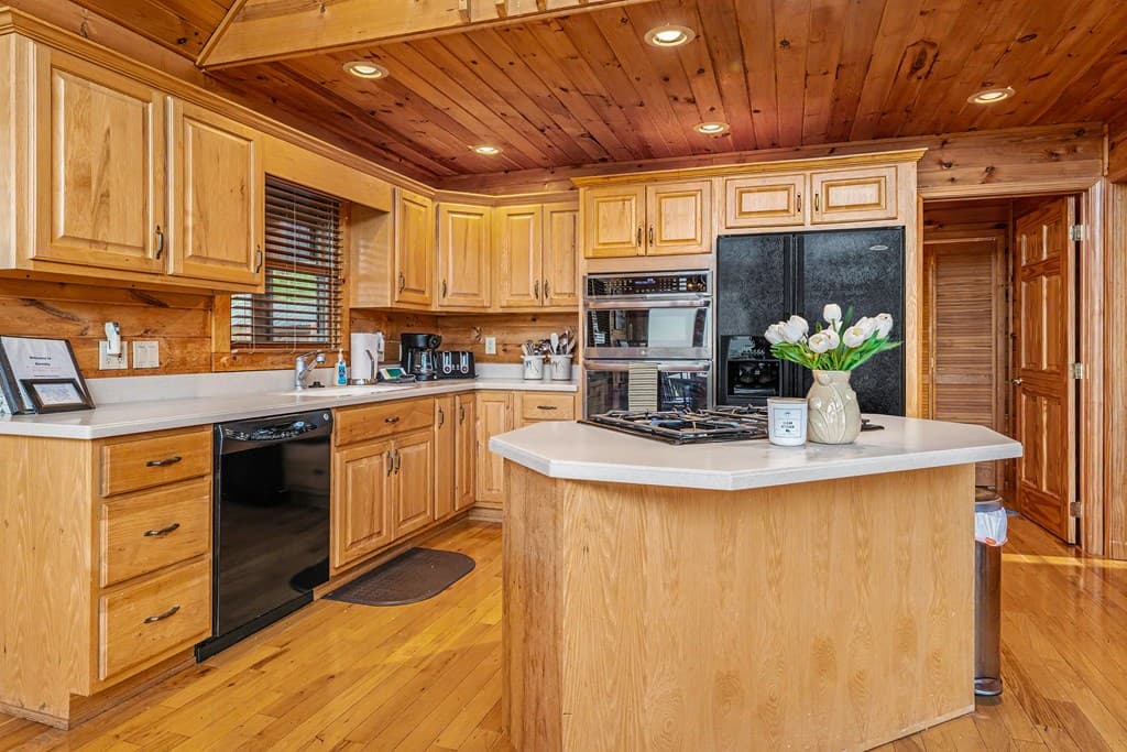 431 Sunrock Mountain Road, Blue Ridge GA 30513 - Photo