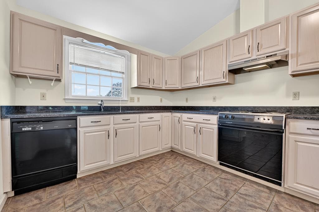 380 Lavista Drive, Blue Ridge GA 30513 - Photo
