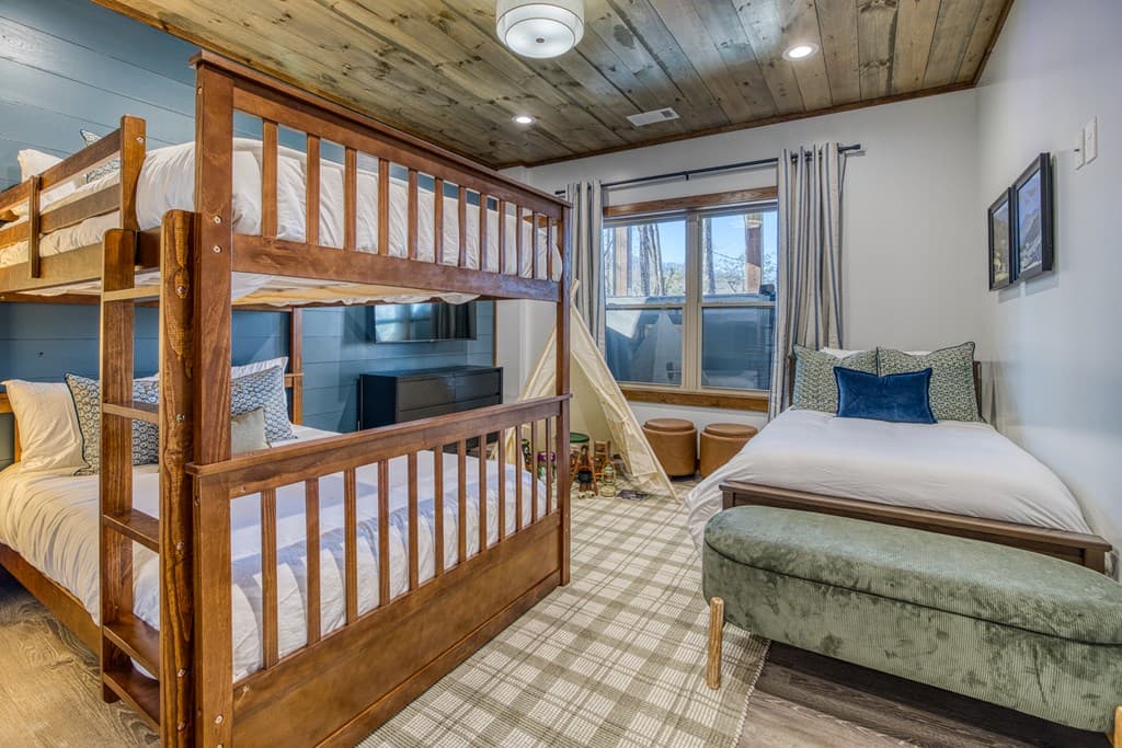 1160 Mangums Trail, Blue Ridge GA 30513 - Photo