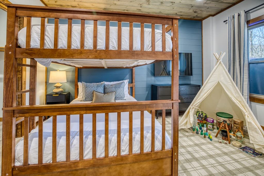 1160 Mangums Trail, Blue Ridge GA 30513 - Photo