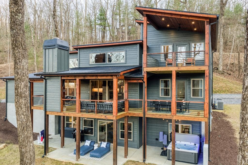 1160 Mangums Trail, Blue Ridge GA 30513 - Primary photo