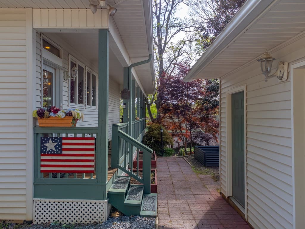 218 Lakeshore Drive, Hayesville NC 28904 - Photo