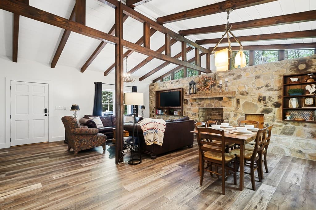 10758 Chatsworth Hwy, Ellijay GA 30540 - Photo