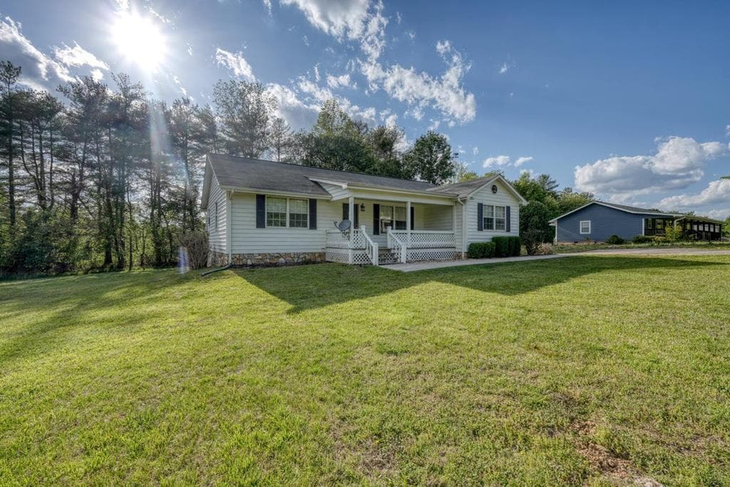 1013 Bradley Road, Blairsville GA 30512 - Photo