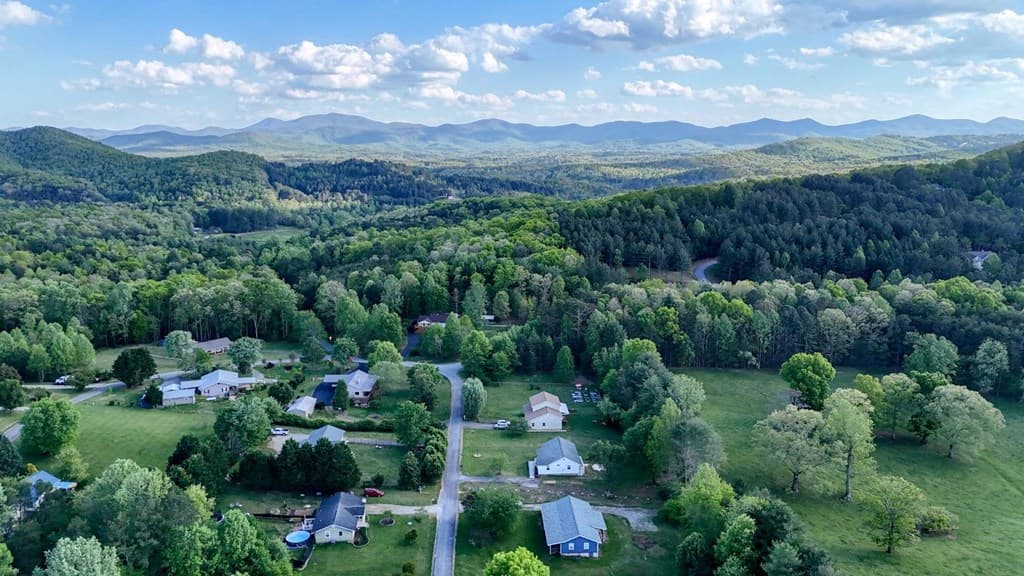 1013 Bradley Road, Blairsville GA 30512 - Photo