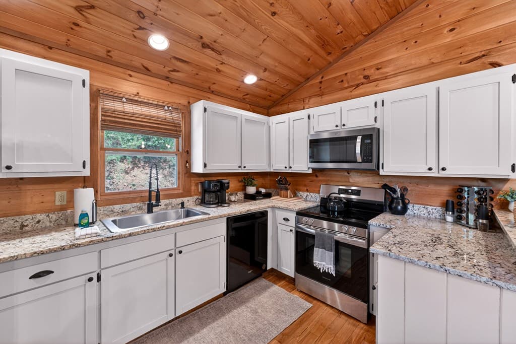 564 Weaver Creek Lane, Blue Ridge GA 30513 - Photo