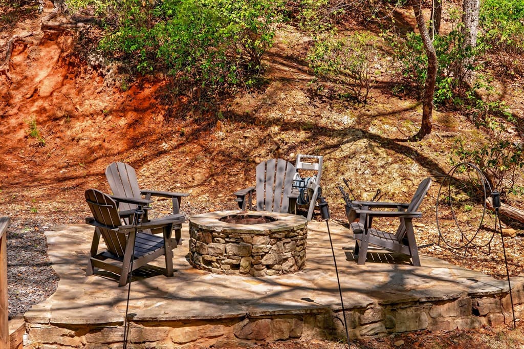 564 Weaver Creek Lane, Blue Ridge GA 30513 - Photo